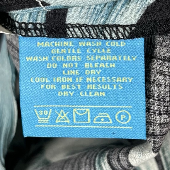 Bermuda Bay Men’s 100% Silk Tropical Hawaiian Black & Blue Printed Shirt Size M - Picture 8 of 10